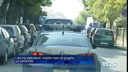 Lite tra pakistani colpito con un pugno  poliziotto