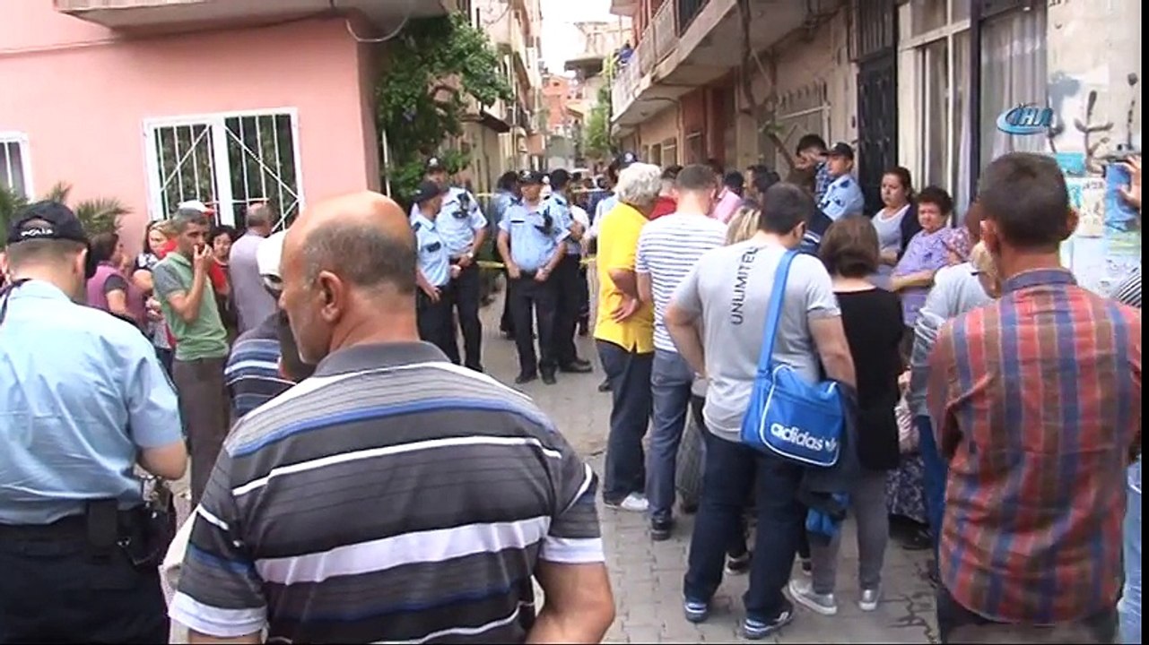 Cinnet Getiren Baba Karısını ve 5 Yaşındaki Kızını Öldürdü