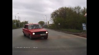Idiot Drivers on Dashcam - New Car Funny Videos 2017, Driving Fails Vehicles in Tr