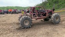 ROCK BOUNCERS BLAST UP BIG HILL AT RUSH OFF-ROAD