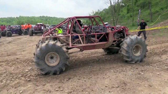 ROCK BOUNCERS BLAST UP BIG HILL AT RUSH OFF-RO