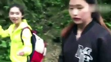 RAW  Monkey steals woman’s mobile Phone after she gives him nuts at a Chin