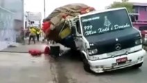 Heavy Loaded Truck Fail - Extreme Truck Drivin
