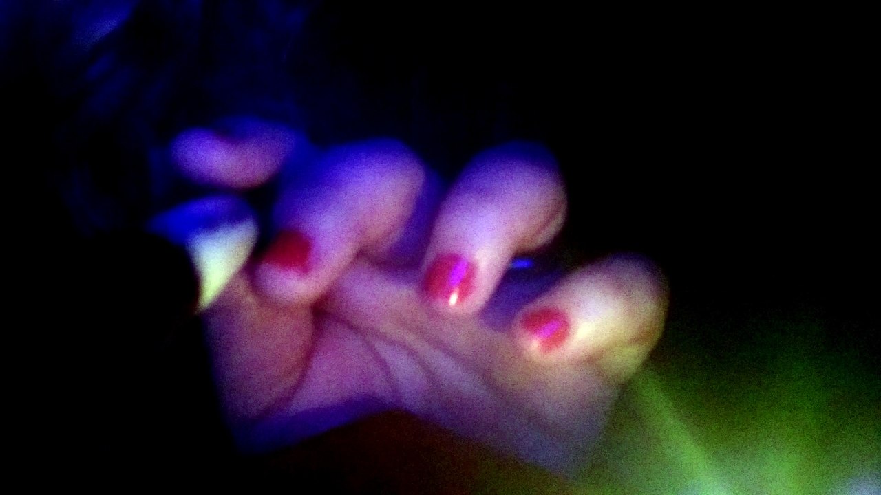 ASMR Português- sons de boca e pincel na tela (para relaxar e dar sono)