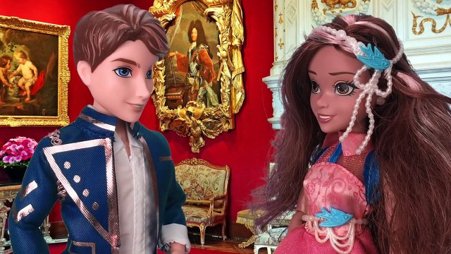 Descendants Videos Mal and Ben Engaged Part 2 with Evie and Jane and Audrey Dolls