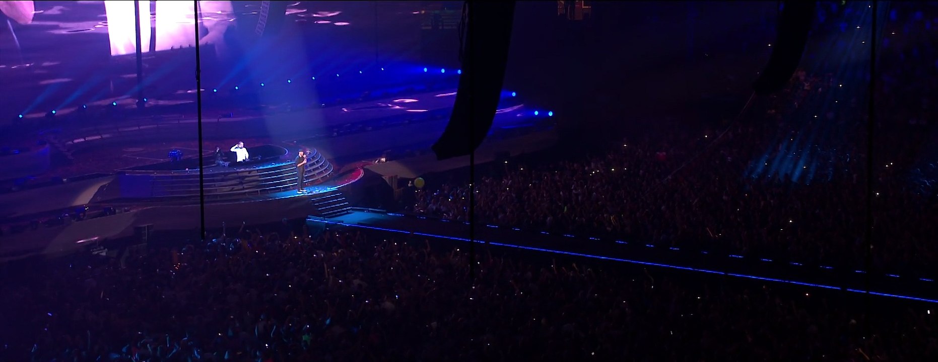 'Armin Only' Live From The Johan Cruijff Arena - Waves