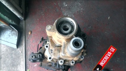 VAZANDO OLEO DE CAIXA DE MARCHA DO MOTOR AP DO SANTANA