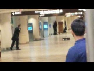 Police Surround Orlando Airport Gunman
