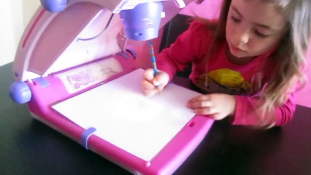 Proyector Para Dibujar Princesas Disney - Coloreando dibujos Infantiles + Juguetes Sorpres