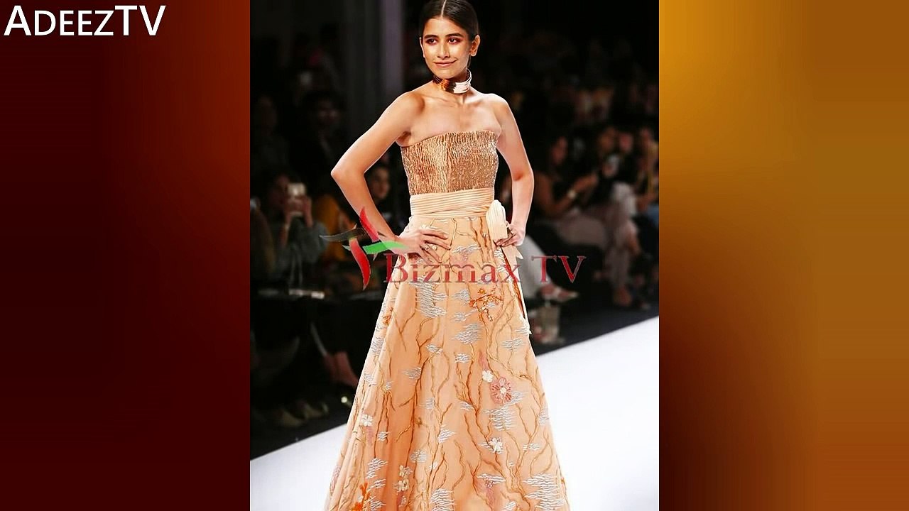 Syra Shehroz walks for Tena Durrani at FPW17