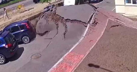 Kiev'de Yer Yarıldı, Ortaya İnanılmaz Görüntüler Çıktı