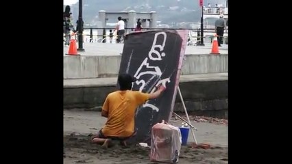 Kapalı Gözlerle Muhteşem Resim Yapan Adam