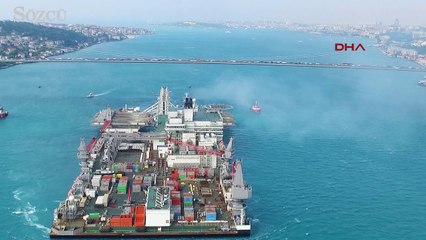 Havadan görüntülerle dev geminin boğazdan geçişi