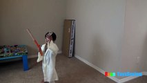 Disney Star Wars Toys Talking Yoda Jedi Force Levitator BLADEBUILDERS JEDI MASTER LIGHTSAB