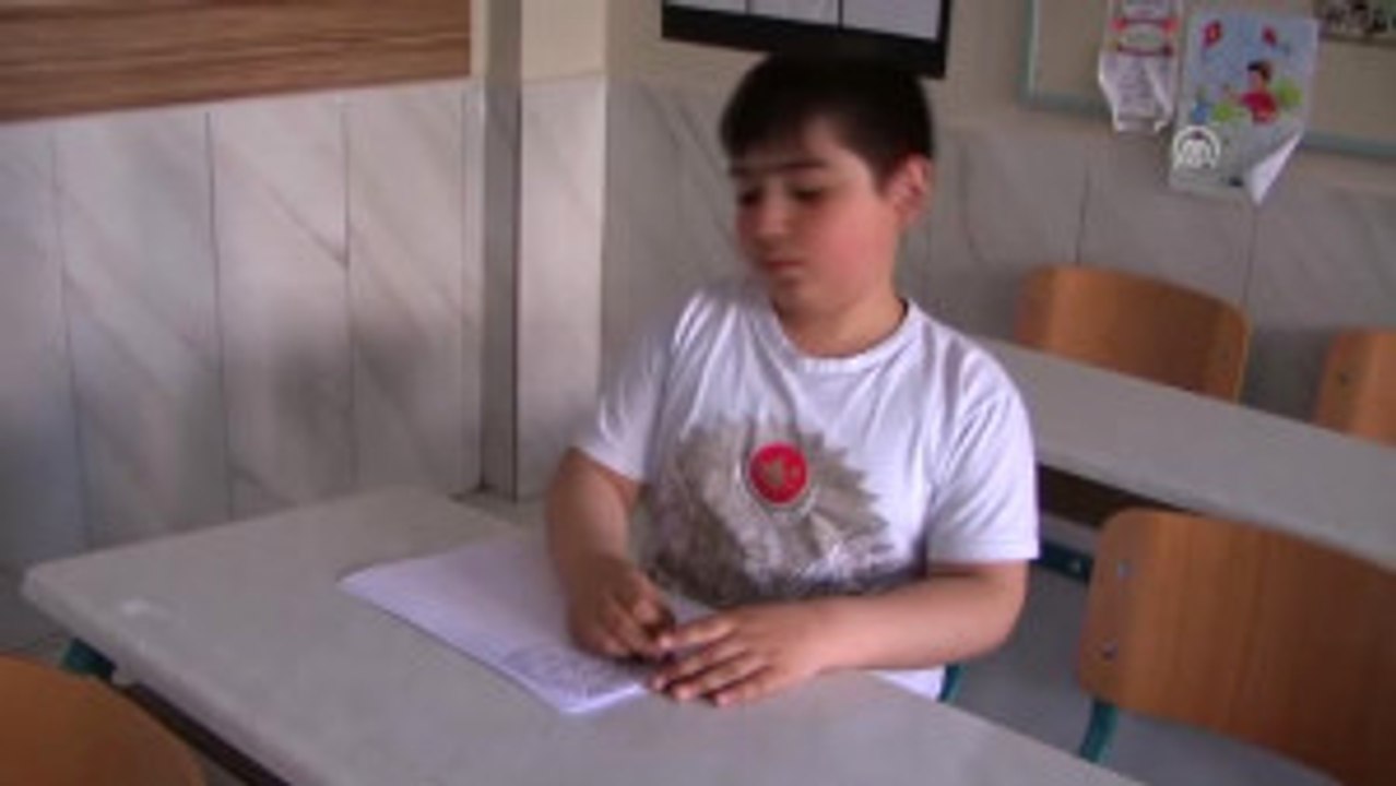 Minik Ressam 7 Yaşında Ilk Sergisini Açtı