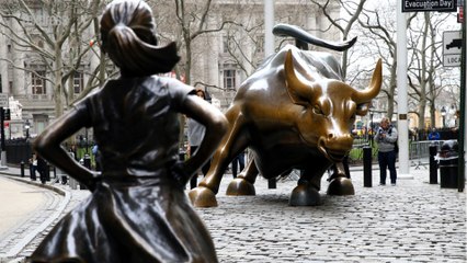 New York: une statue de chien urine au pied de la fille sans peur