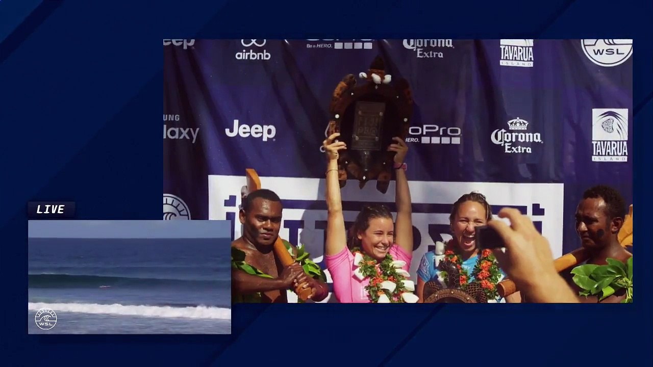 Adrénaline - Surf : Johanne Defay chute en quar...