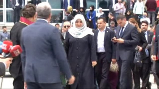 Bakan Fatma Betül Sayan Kaya: İçeride Bir Tiyatro Oynanıyor.