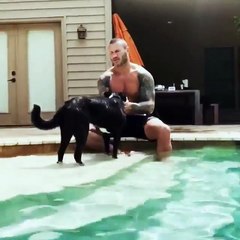 Randy Orton met un RKO à son beau-fils