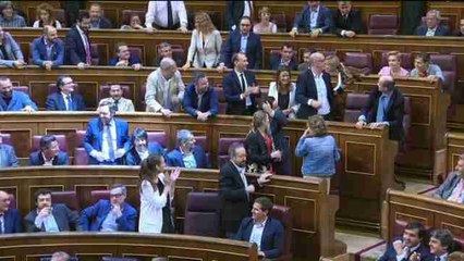 La rotura de un escaño interrumpe unos minutos la votación de presupuestos