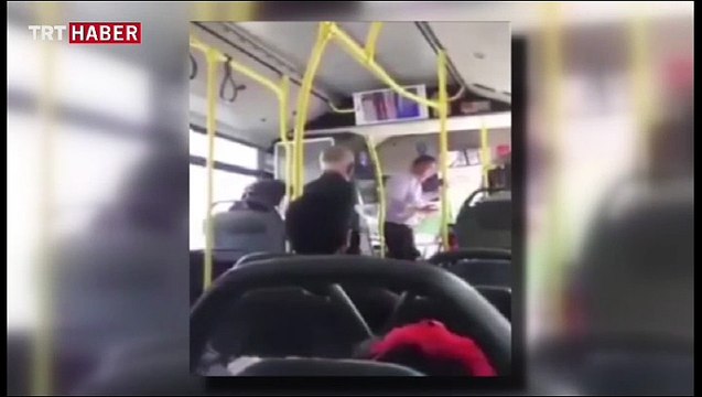 Psikolojisi bozulan şoför yolcuları indirdi