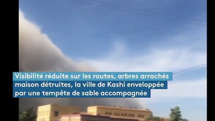 Une impressionnante tempête de sable enveloppe une ville du nord-ouest de la Chine