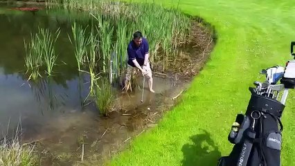 Jouer une balle de golf dans l'eau : mauvaise idée