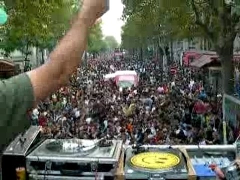 Technoparade 2007_Char URBAN KABAN (Dragon)_DJ Tony