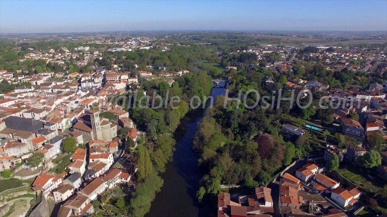 CLISSON ET SON CHÂTEAU VU PAR DRONE AU PRINTEMPS 6