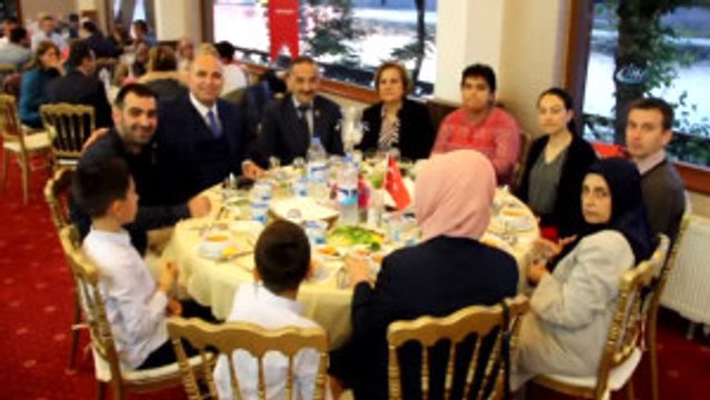 Meriç Nehri Kenarında Şehit Aileleri ve Gazilere İftar