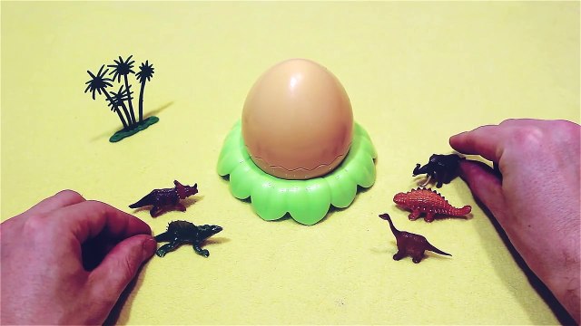 Мультфильм про динозавров для детей. Динозавры спасают яйца от Тиранозавра - #1