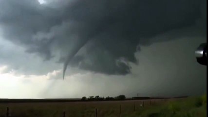 ‫تشكل الاعصار المدمر Tornado‬
