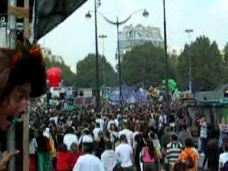 TechnoParade2007_URBAN-KABAN (Dragon)Arrivée bastille
