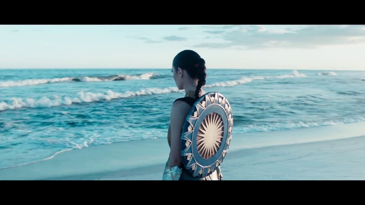 Comic-Con Wonder Woman Trailer Reenact Gal Gadot Cosplay Costume & Makeup