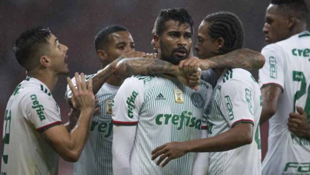 Thiago Santos faz gol salvador, e Palmeiras elimina o Inter. Assista!