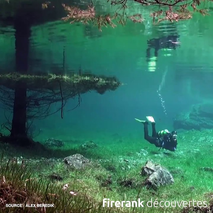 Ce lac se remplit uniquement à la fonte des neiges et ce qui se trouve sous l'eau est magnifique