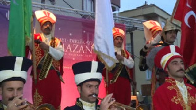 Ümraniye Belediyesi Binlerce Insanı Aynı Sofrada Buluşturdu