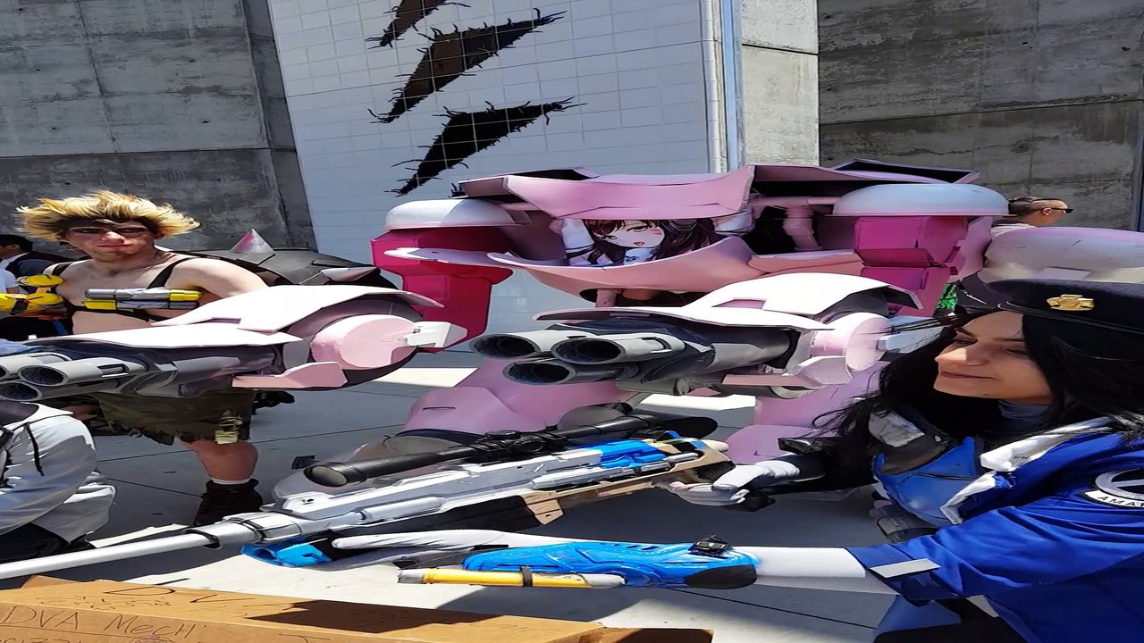 Overwatch: Accurate D.Va Cosplay