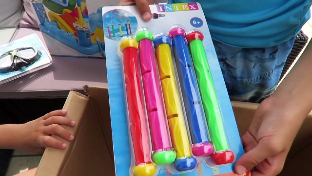 COLIS SURPRISE POUR LA PISCINE ET CASCADE DE JOUETS GONFLABLES AQUATIQUES - 1_3