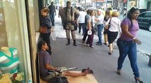 Mostra a perna! Aleijado volta a ter perna após “milagre” da  Guarda Municipal do Rio de Janeiro