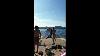 Water Jump : d'impressionnantes figures sur le quai de Saint-Tropez