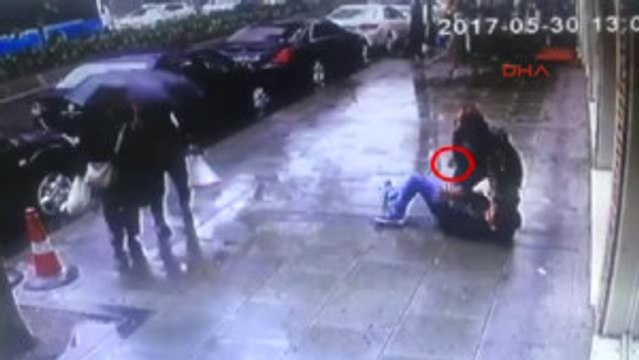 Yolda Yürüyen Kadının Cep Telefonunu Çaldı, Anında Polise Yakalandı