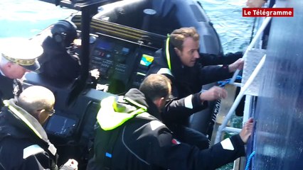 Emmanuel Macron. Arrivée à bord de l'Abeille Bourbon
