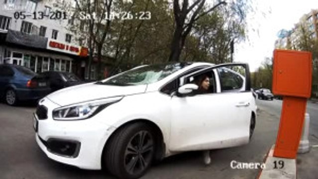 Sürücü, El Frenini Çekmeyi Unutunca Az Kalsın Eziliyordu!