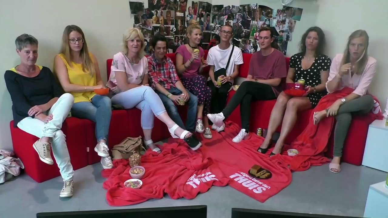 Dit gebeurt als je Thuis-fans uitnodigt om samen de eerste aflevering te bekijken