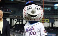 Mr. Met 'flipped off' fans and Twitter had jokes