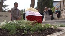 Gazeteci Mevlüt Işık Mezarı Başında Anıldı