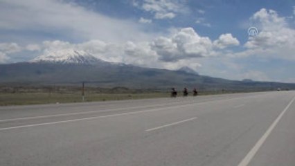 Tarihi ve Turistik Mekanları Gezmek Için Pedal Çeviriyorlar