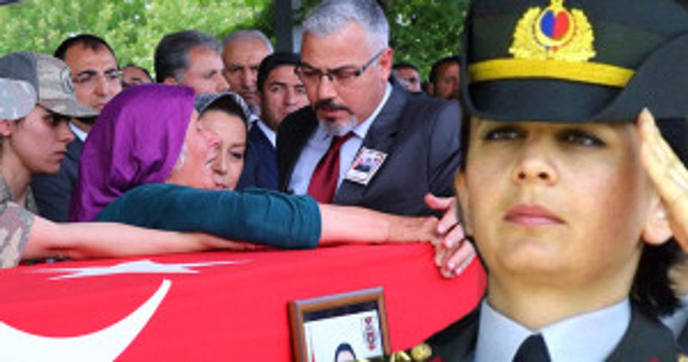 Şehit Yarbay Songül Yakut'un Acılı Annesi Kızının Tabutunu Bırakmadı