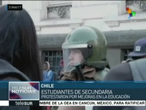 Chile: estudiantes de secundaria protestan por mejoras en la educación